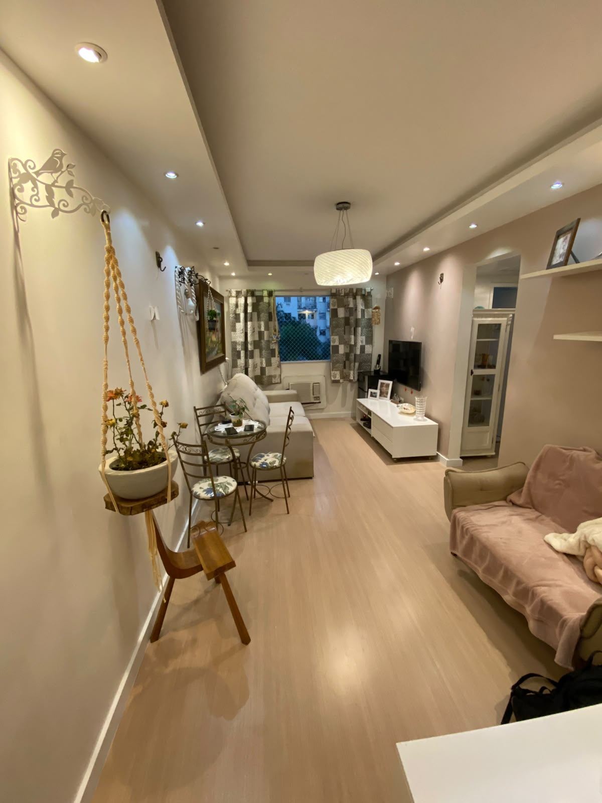 Ambiente integrado com piso laminado